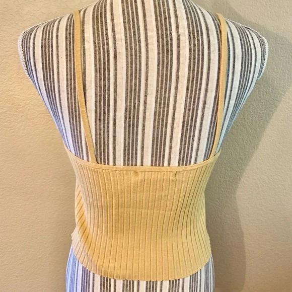 Kendall & Kylie Crop Top Small Gold Ribbed V-Neck Rayon Nylon Thin Straps EUC - Picture 7 of 12